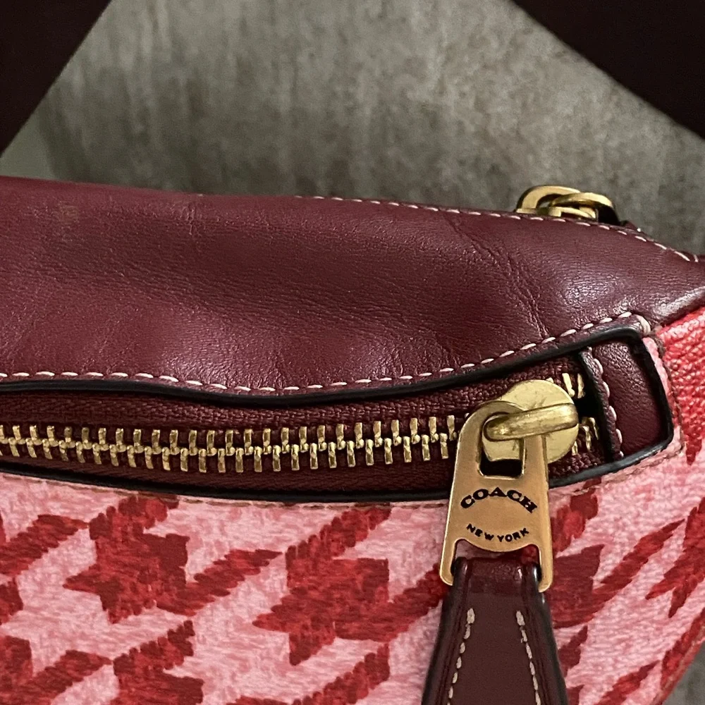 Coach Outlet Warren Mini Belt
Bag With Houndstooth Print - Picture 3 of 6